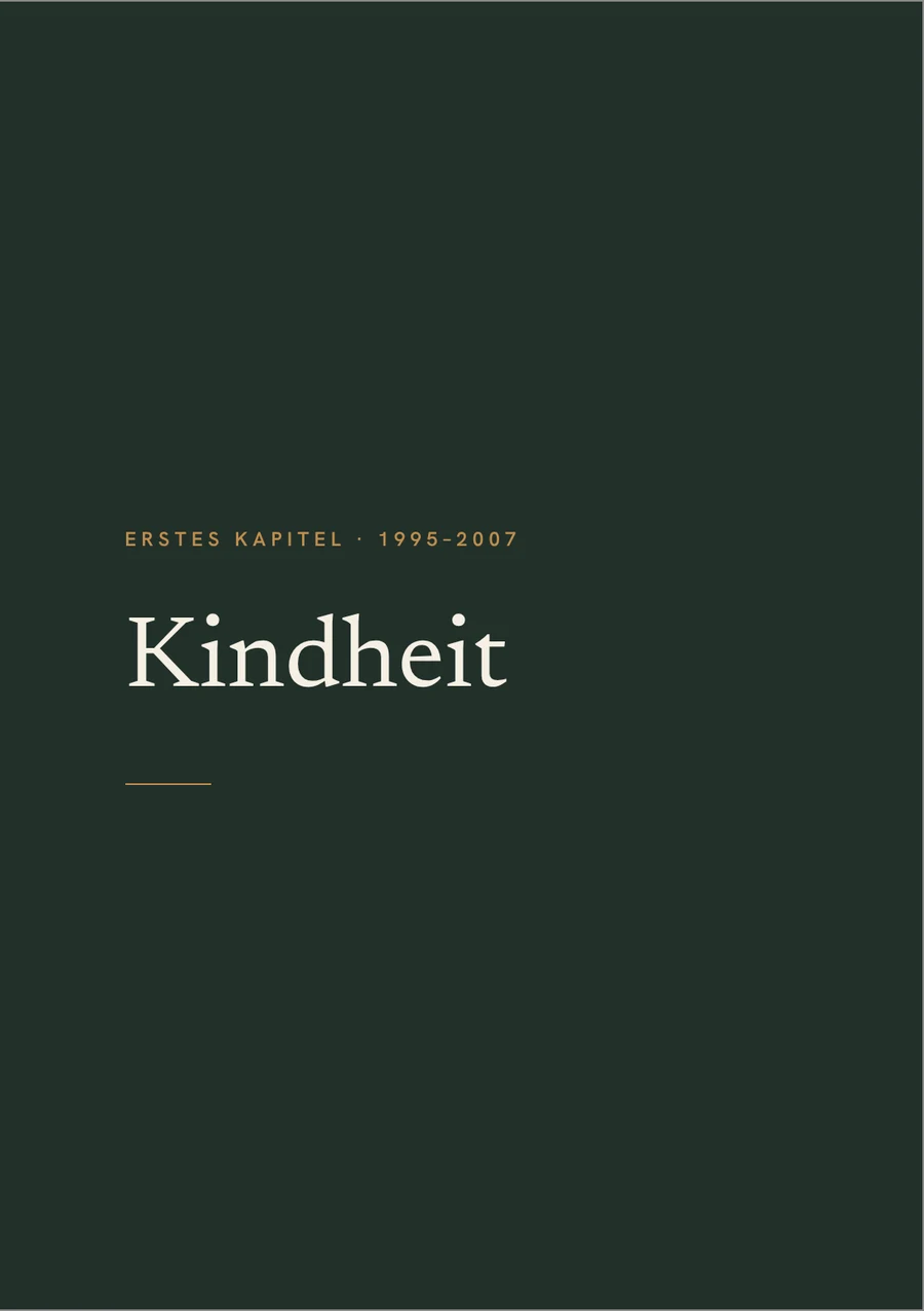 Kapitelanfang: Erstes Kapitel, Kindheit, 1995 bis 2007